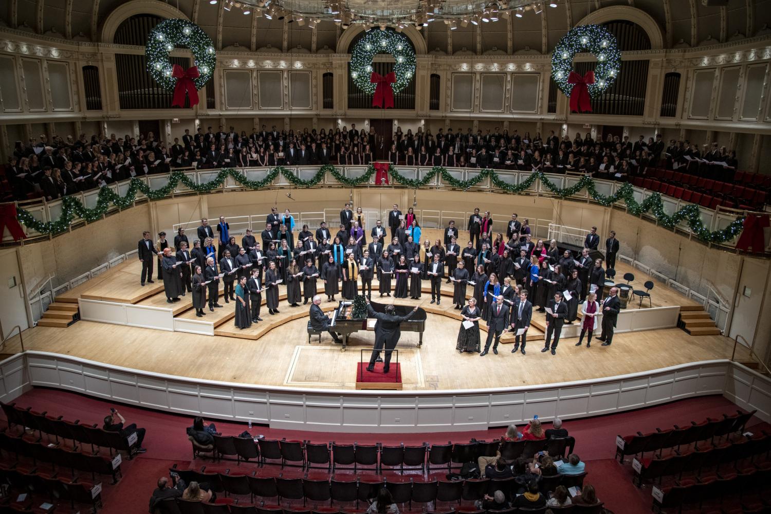 The <a href='http://wjt.jhhnyb.com'>全球十大赌钱排行app</a> Choir performs in the Chicago Symphony Hall.